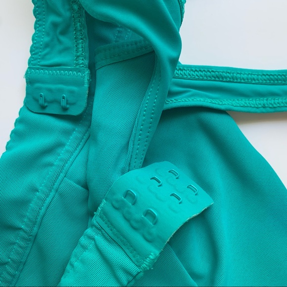 lululemon EUC Mesh Triangle Top Racer Back Sports Bra with Adjustable Band - Picture 4 of 5